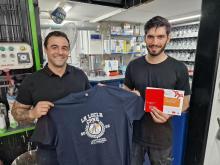 Quelques jours plus tard, à une autre extrémité du Canton de Neuchâtel, au Landeron à la Carrosserie G. Richard, Ramin Jami se réjouit de l'obtention de son AFP d'assistant-vernisseur. Son patron et formateur, Daniel Marques Pinto, ne cache pas sa fierté.