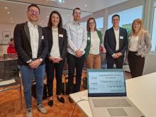 Lionel Casali, administrateur-gérant CICICAM-CINALFA, Cinzia Lehmann, Directrice régionale (NE-JU-FR), Suva La Chaux-de-Fonds, Mike Venuti, Réviseur et conseiller-clientèle, Suva La Chaux-de-Fonds & Delémont, Angéline Wille, Réviseure et conseillère-clientèle, Suva La Chaux-de-Fonds & Delémont, Benoît Descloux, Agent fiduciaire avec brevet fédéral, Réviseur diplômé AVS-Suva et Régine de Bosset, Responsable du service juridique des caisses CICICAM-CINALFA