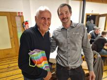 Didier Perrenoud, le tout nouveau Président de Metaltec Neuchâtel, remercie Bernard Challandes.